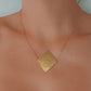 Collier en Plaqué Or avec pendentif losange, motif dentelle