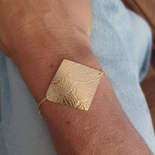 Bracelet losange en Plaqué Or, motif dentelle