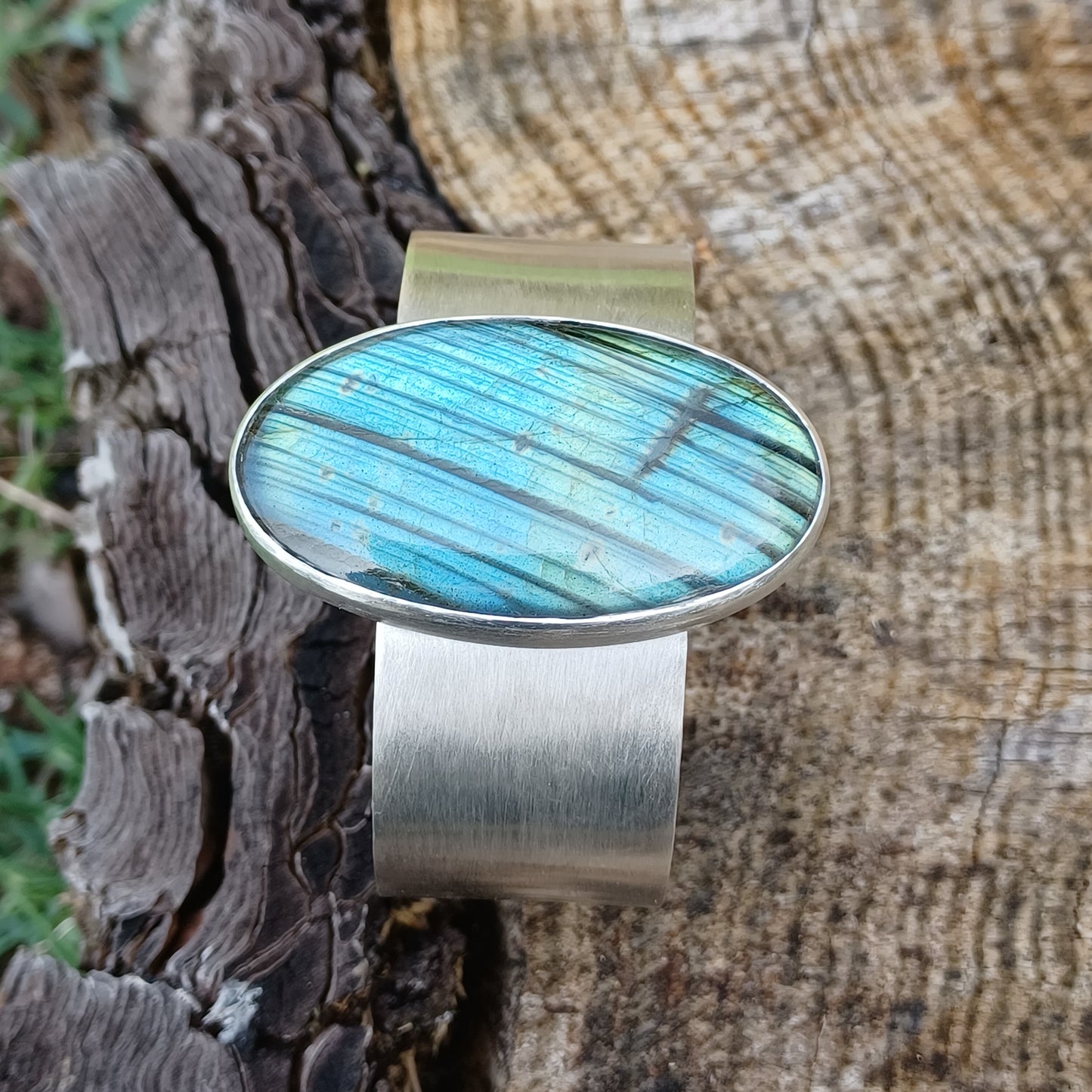 Bracelet Manchette large en Argent Massif et Labradorite bleue. Pièce unique