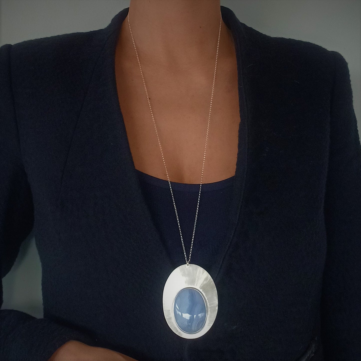 Collier solaire en Argent Massif et Calcédoine bleue. Pièce unique